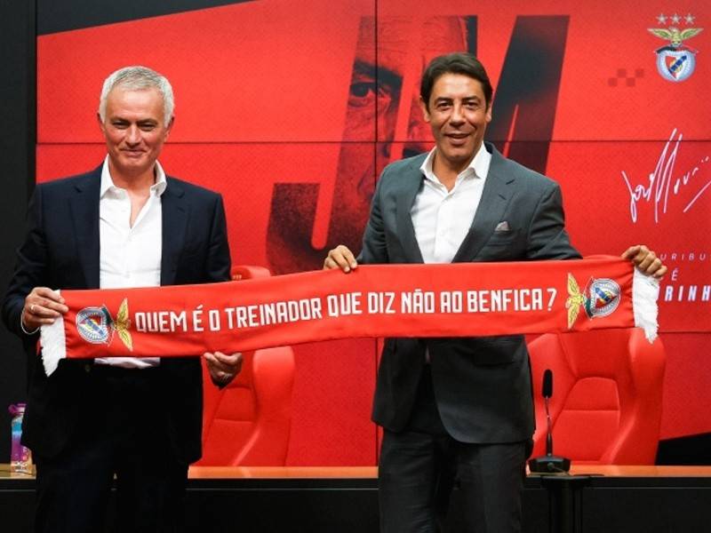 回来了！熟悉的穆里尼奥，送出2分后痛斥裁判，两个亚军都要下课